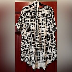Black and White Geometric Women's Top